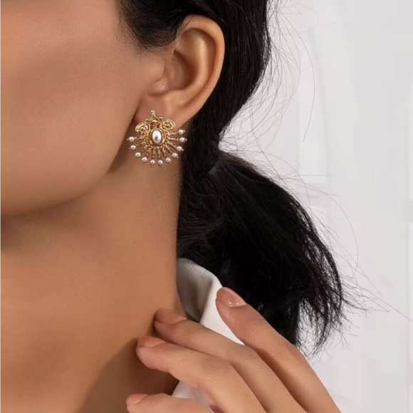 ⭐️ Firm Price ⭐️ Bundle Fashion Earrings - Picture 11 of 12